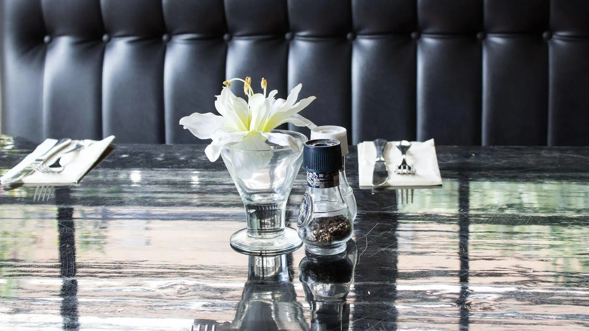 New West Inn Amsterdam Hotel